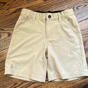 BNWT size 6 boy under armour shorts